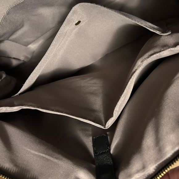 Chic Black and Red Shoulder Bag - Picture 5 of 12